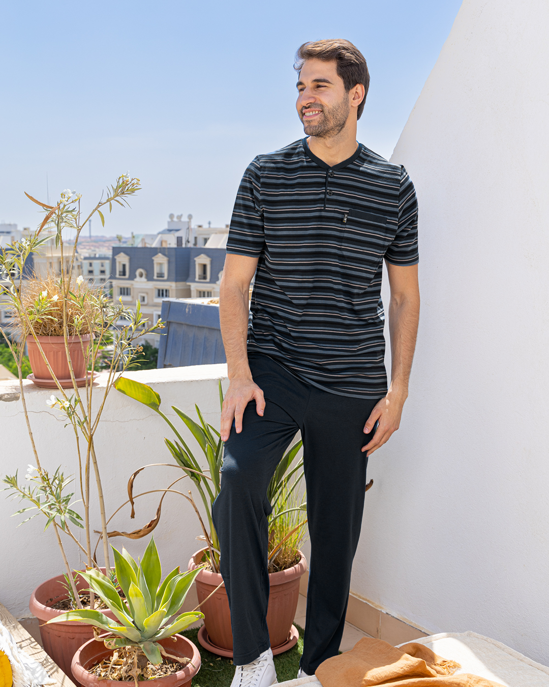 بيجامه رجالي راوند بزراير جيب صدر بنطلون ساده