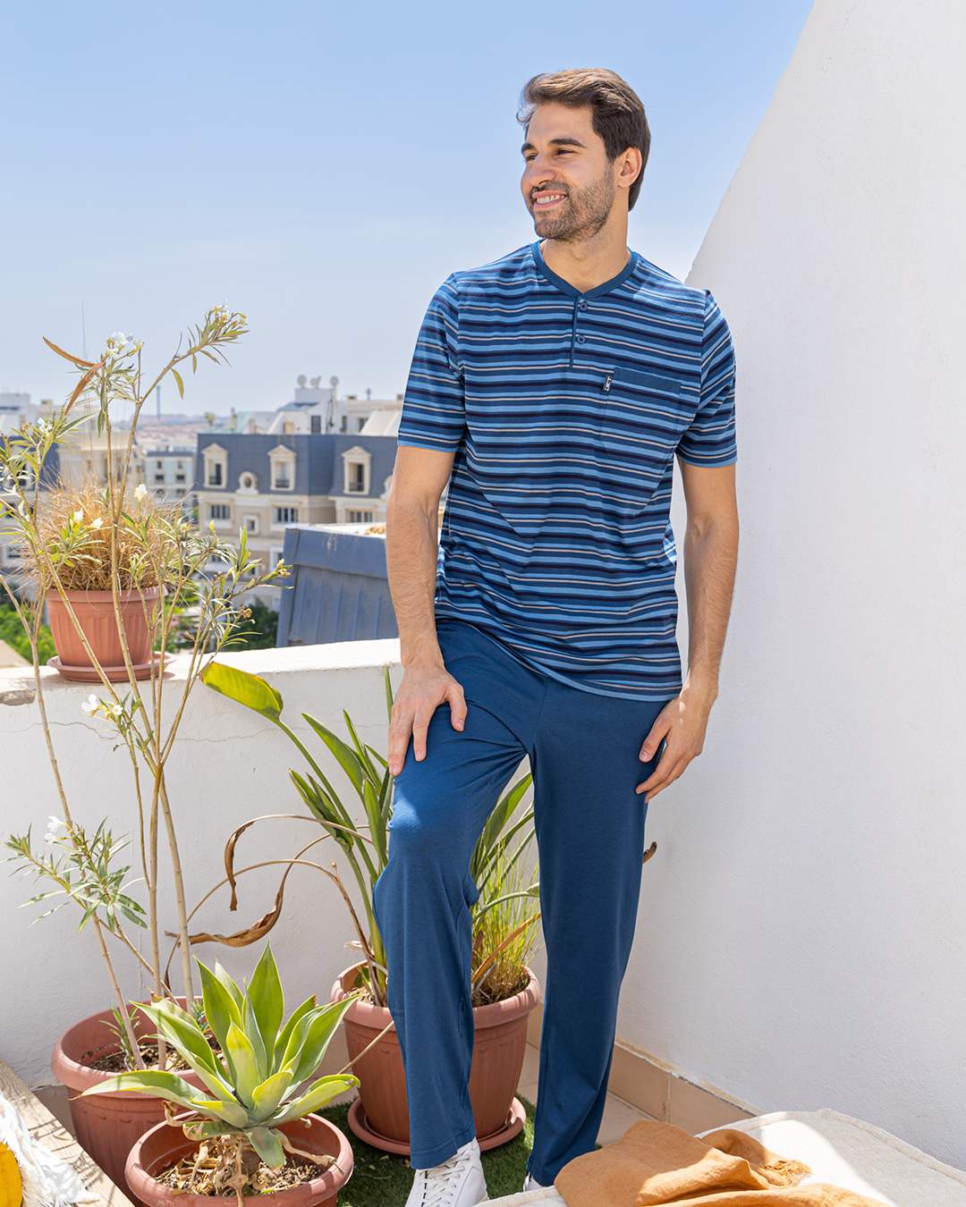 بيجامه رجالي راوند بزراير جيب صدر بنطلون ساده