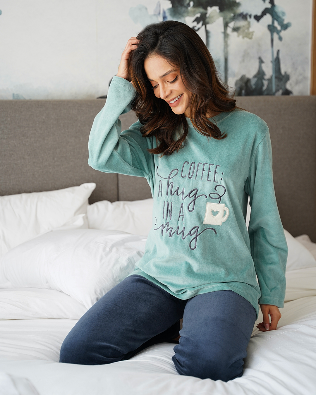 coffee  بيجامه حريمي دوران تطريز قطيفه