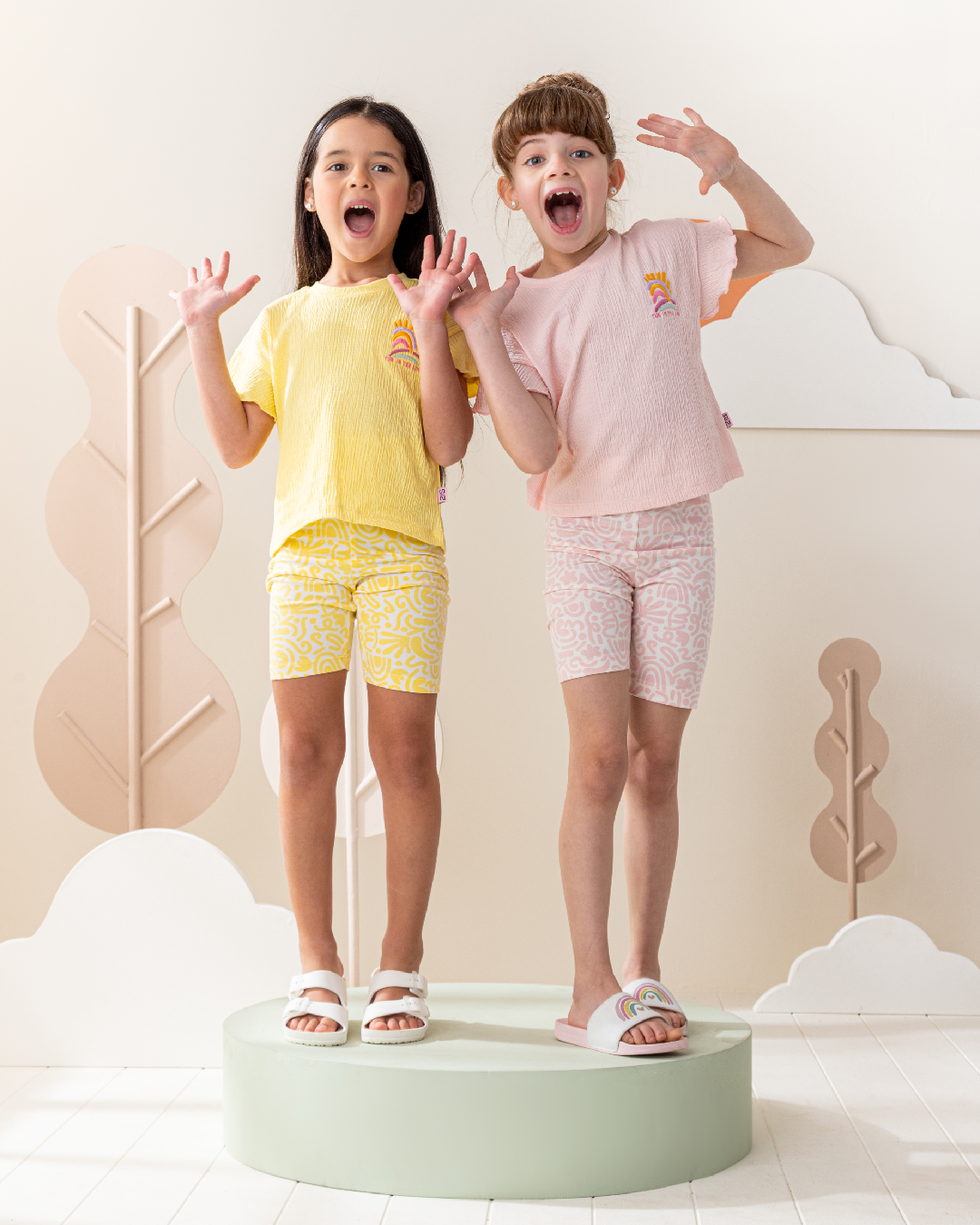 Fun in the sun Girls' half-sleeved pajamas and legging shorts