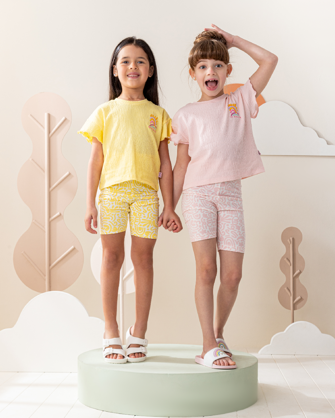 Fun in the sun Girls' half-sleeved pajamas and legging shorts