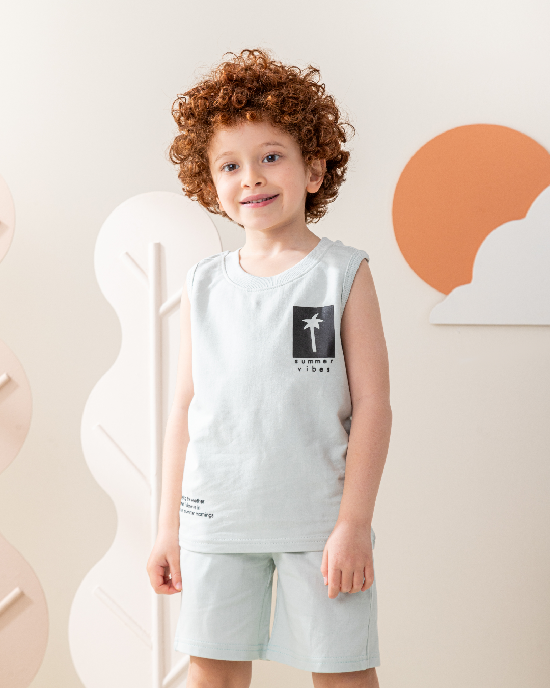 بيجاما كَت و شورت سمر ميلتون مع طباعه صغيره على الصدر