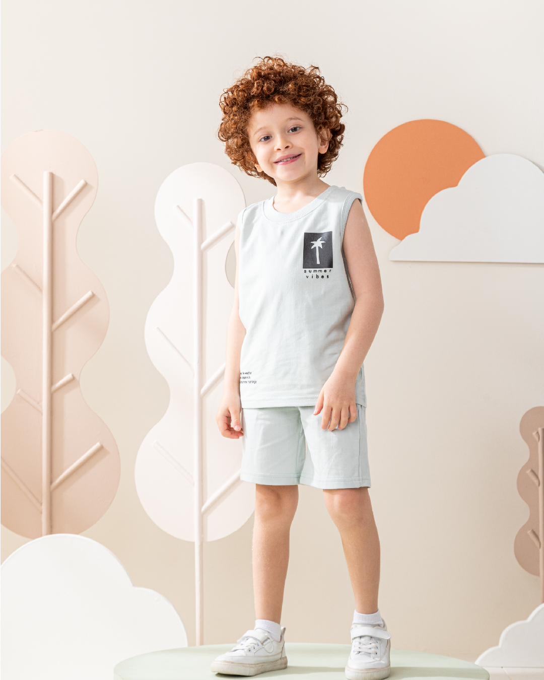 بيجاما كَت و شورت سمر ميلتون مع طباعه صغيره على الصدر