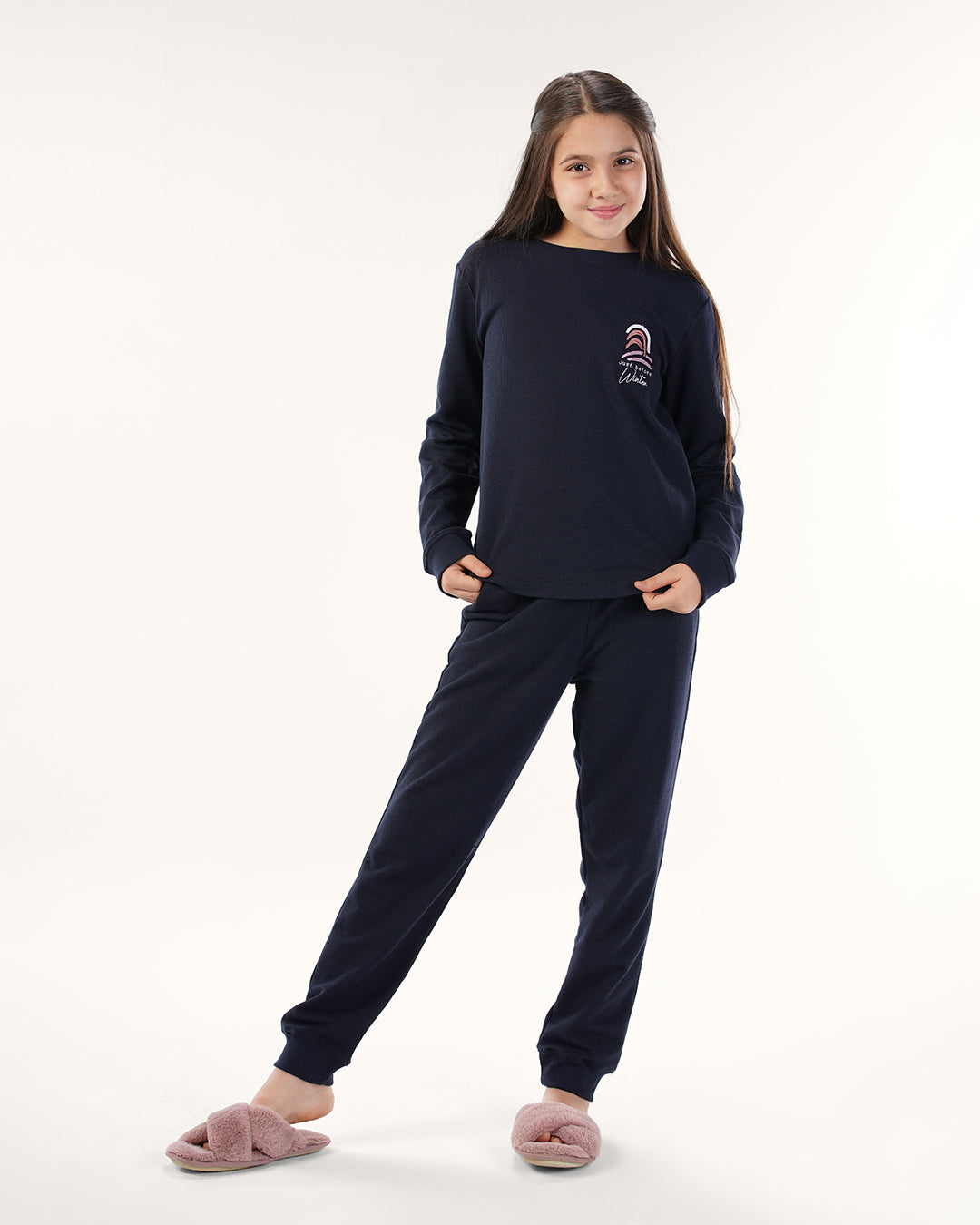 طقم بنطلون جاكارد وتوب كُم طويل قبل الشتاء