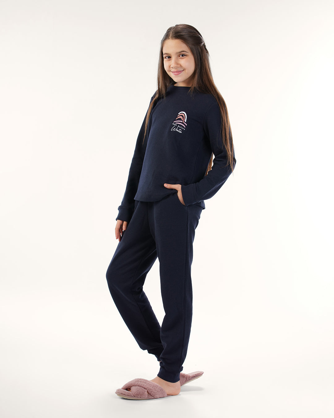 طقم بنطلون جاكارد وتوب كُم طويل قبل الشتاء