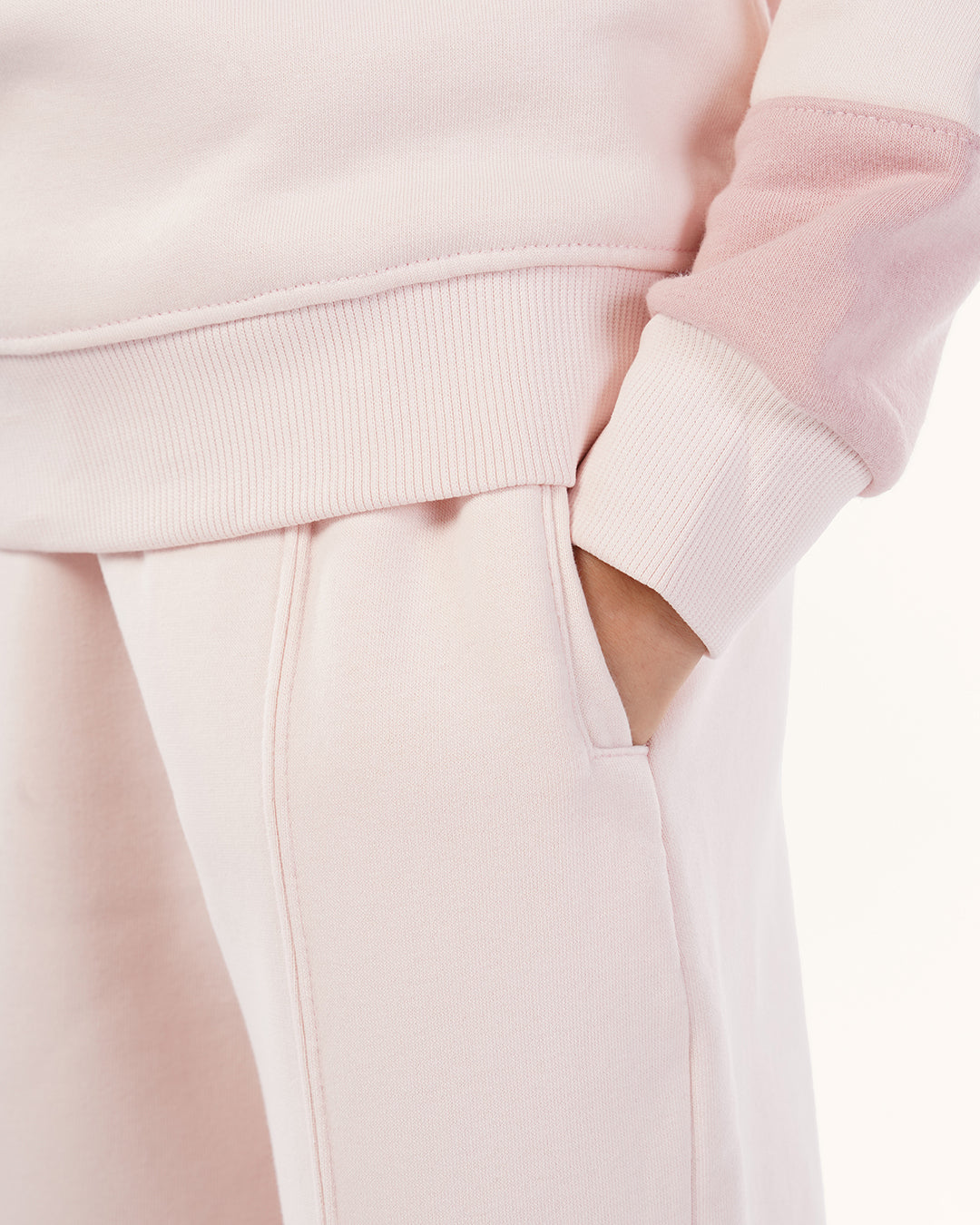 طقم رياضي هيا بنا