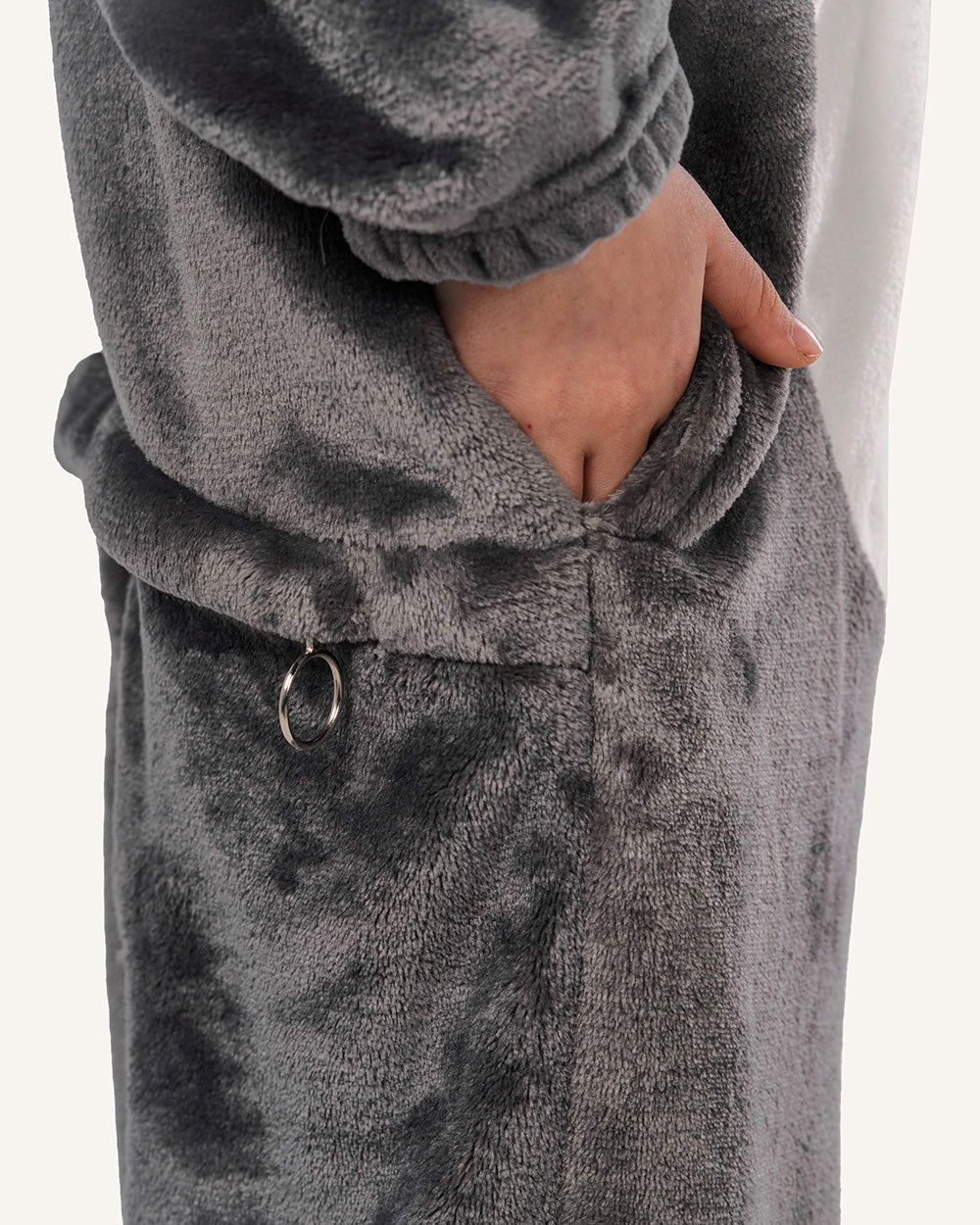 سالوبيت اطفالي علي شكل توم القط