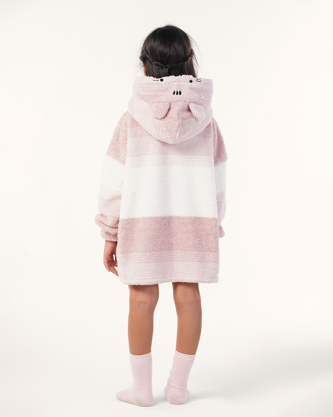 بطانيه باكمام و كابيشوه القطه الصغيره