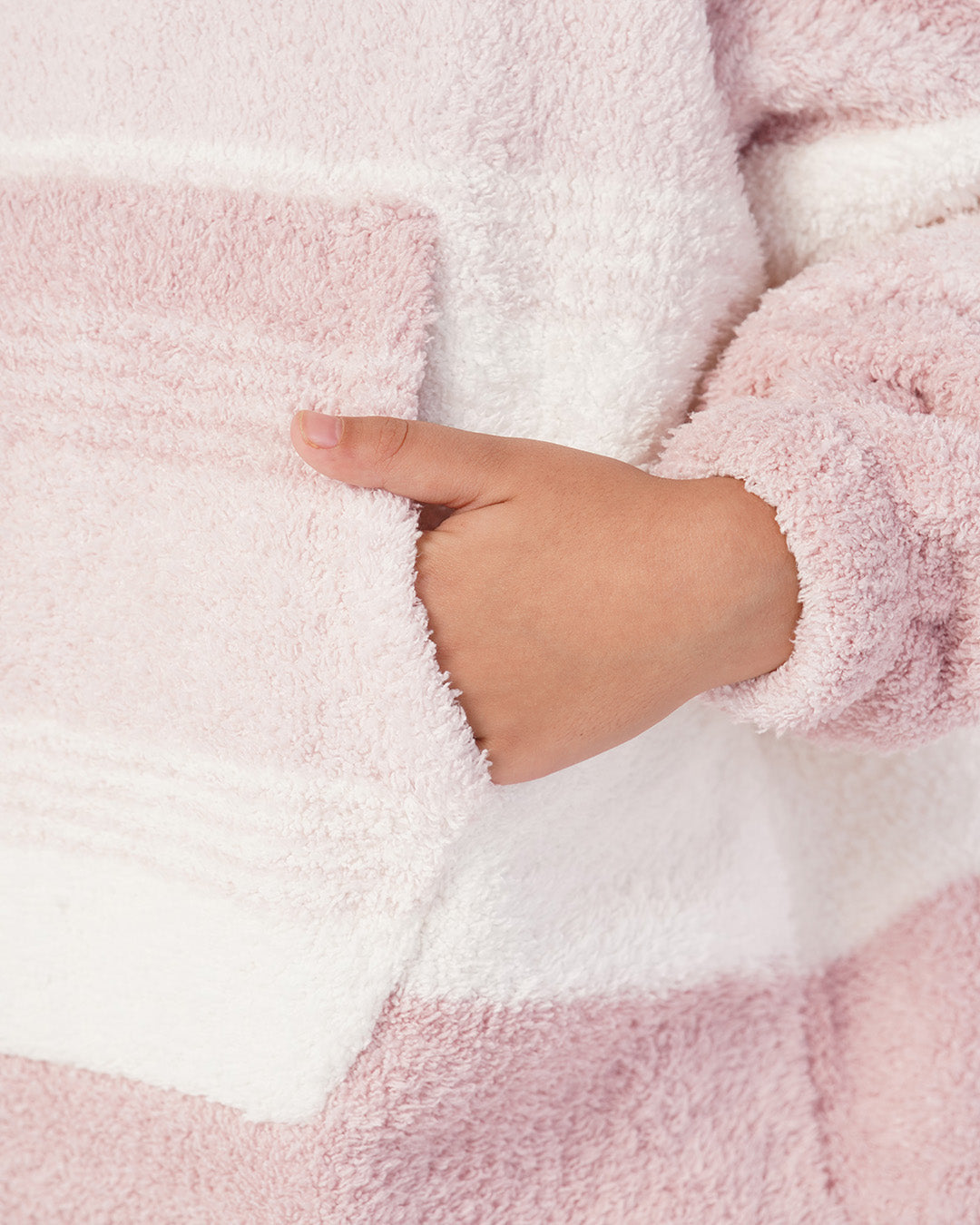 بطانيه باكمام و كابيشوه القطه الصغيره