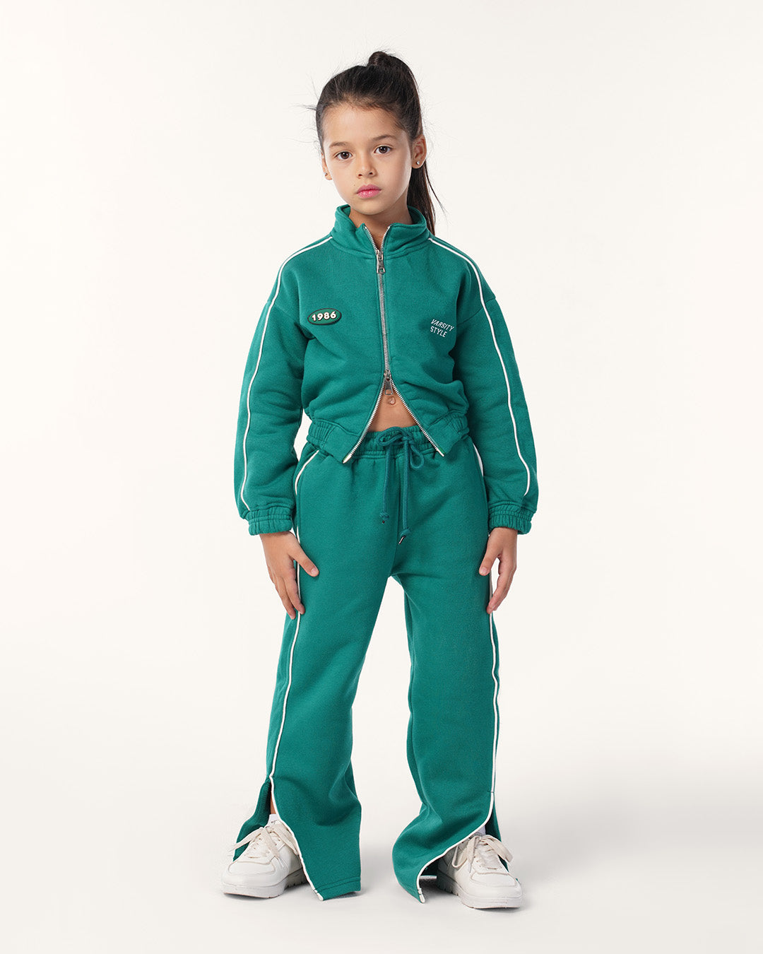 طقم رياضي سوستة و كولة عالية