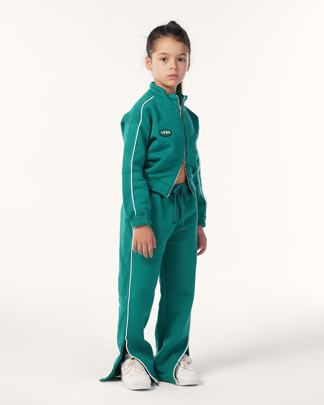 طقم رياضي سوستة و كولة عالية