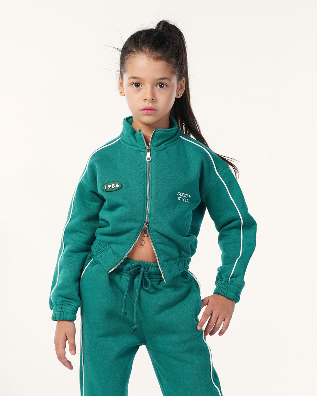 طقم رياضي سوستة و كولة عالية