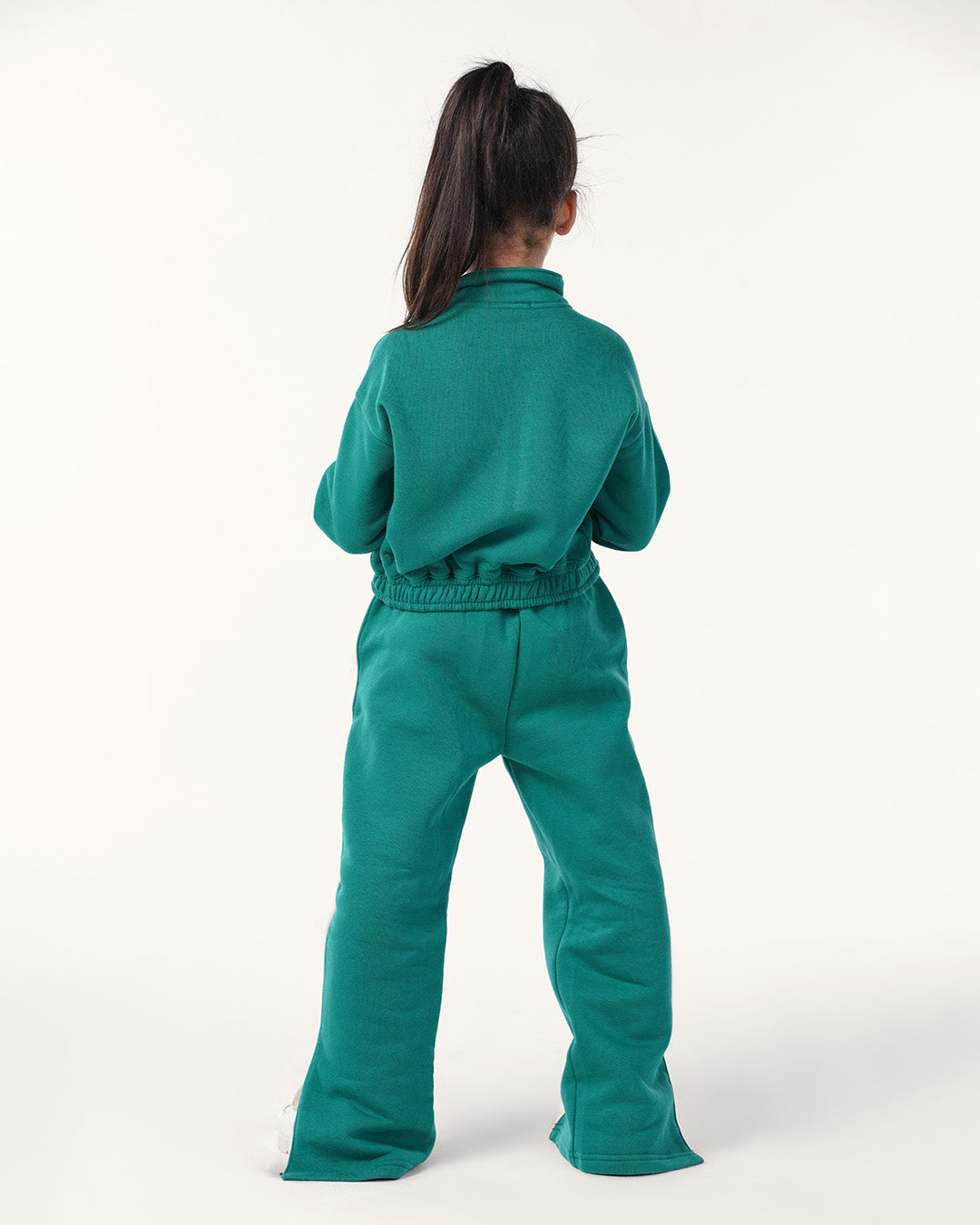 طقم رياضي سوستة و كولة عالية