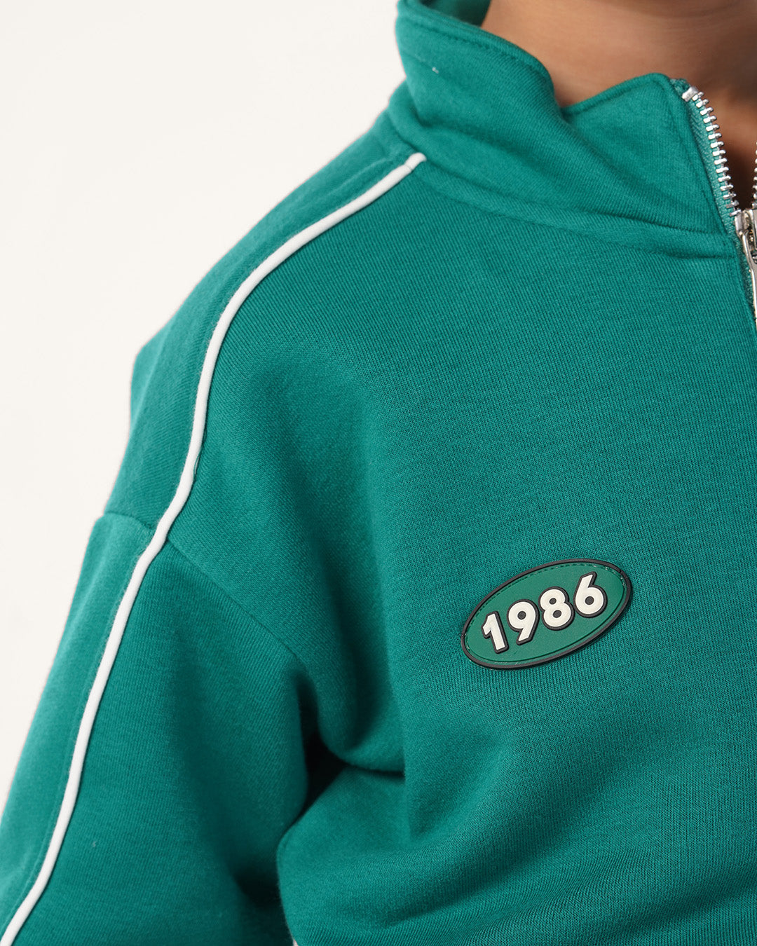 طقم رياضي سوستة و كولة عالية