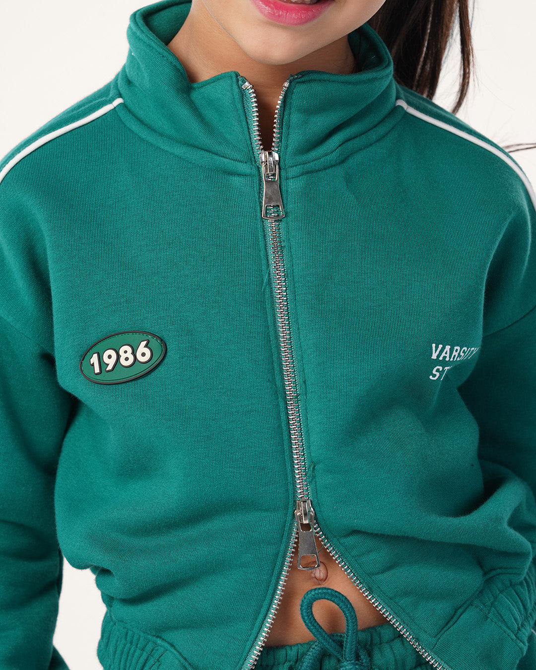 طقم رياضي سوستة و كولة عالية