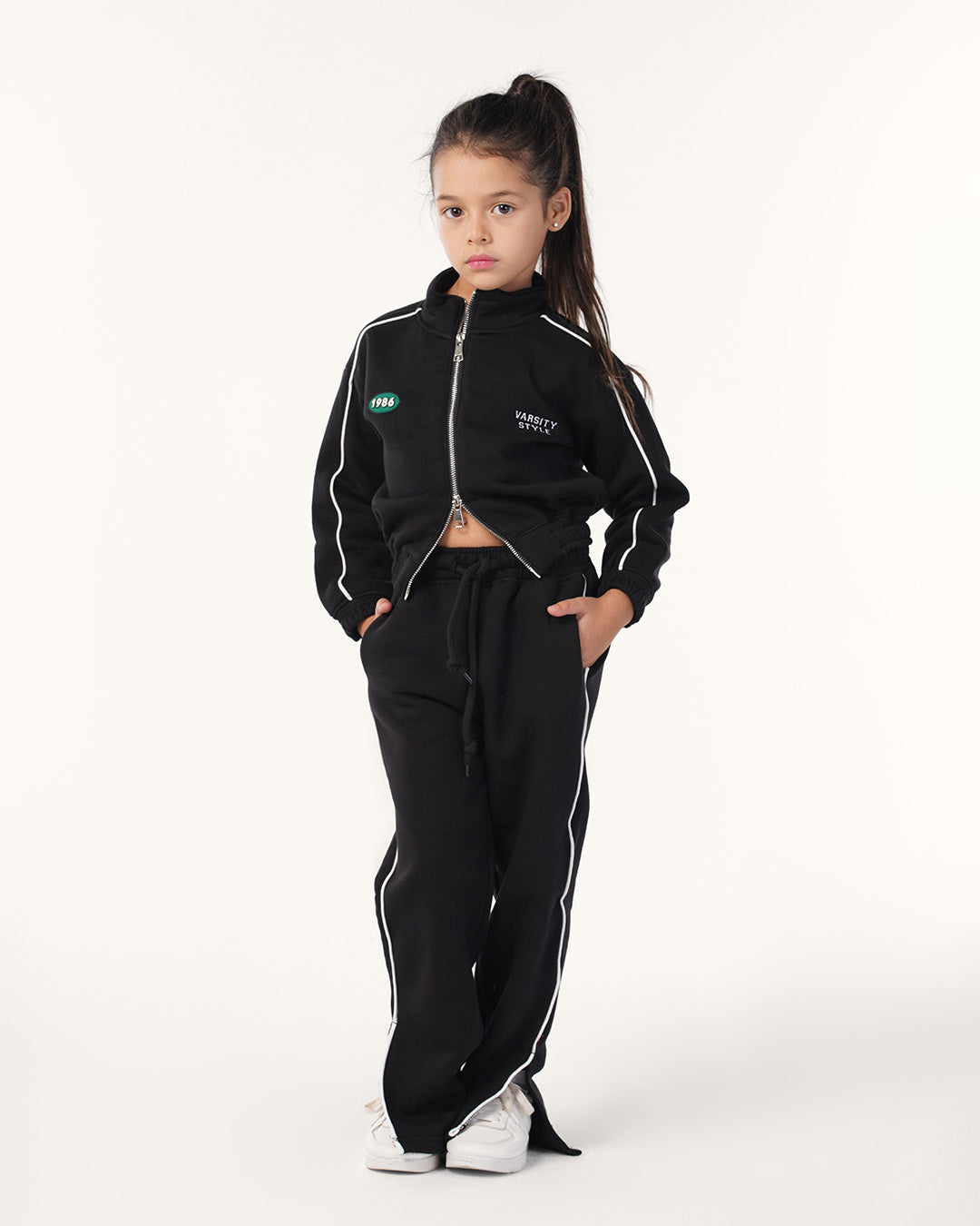 طقم رياضي سوستة و كولة عالية