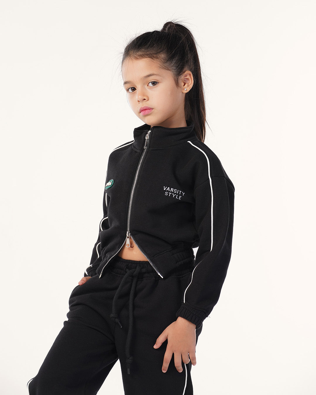 طقم رياضي سوستة و كولة عالية