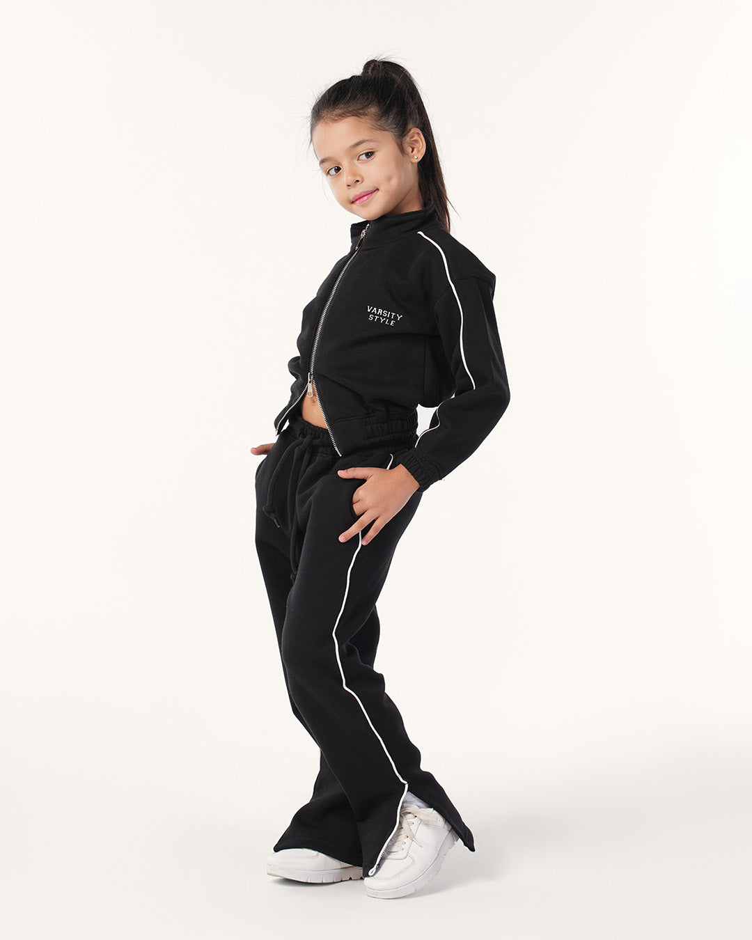 طقم رياضي سوستة و كولة عالية