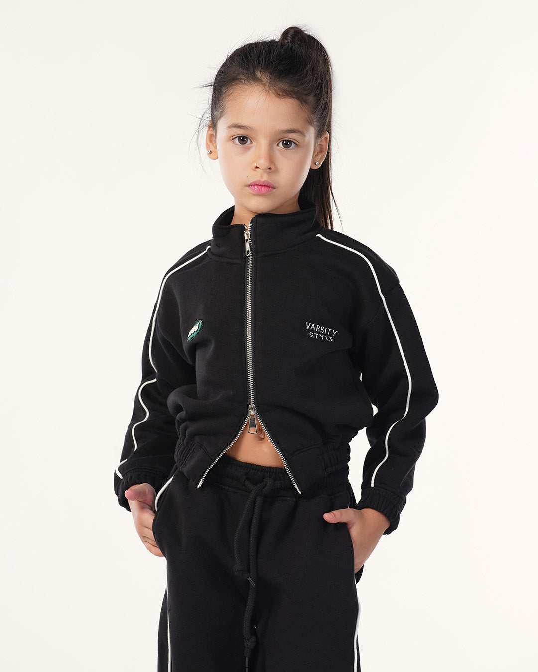 طقم رياضي سوستة و كولة عالية