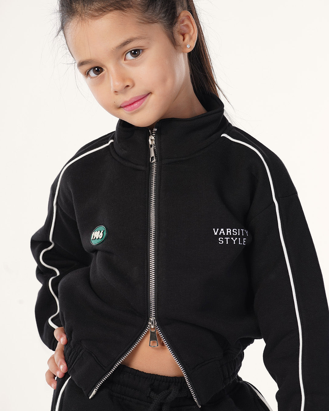 طقم رياضي سوستة و كولة عالية