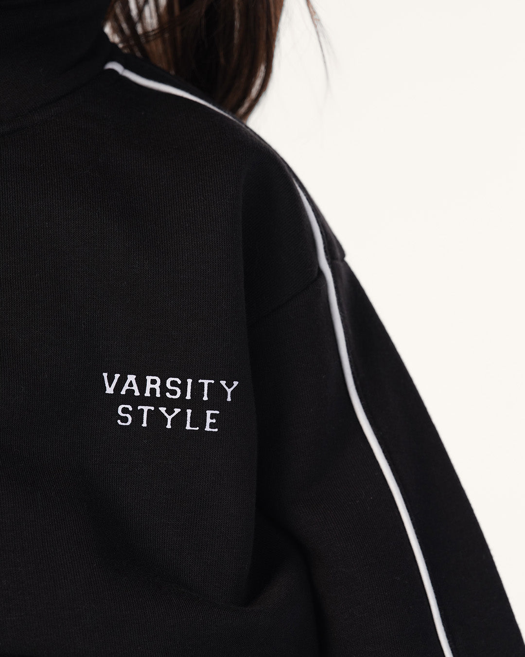 طقم رياضي سوستة و كولة عالية