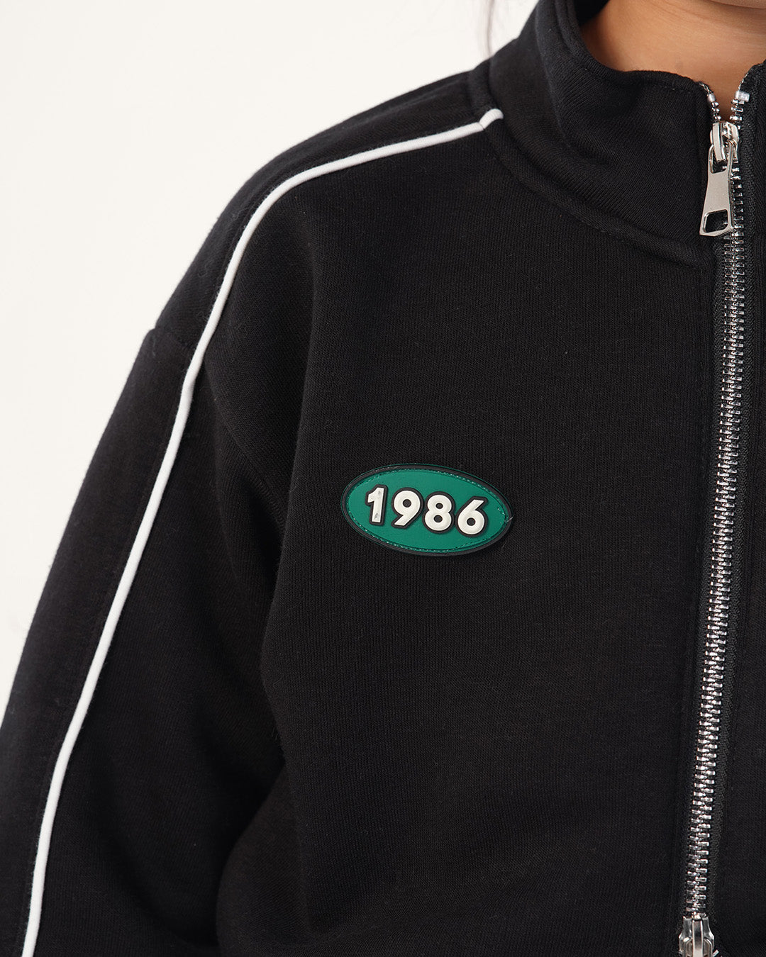 طقم رياضي سوستة و كولة عالية