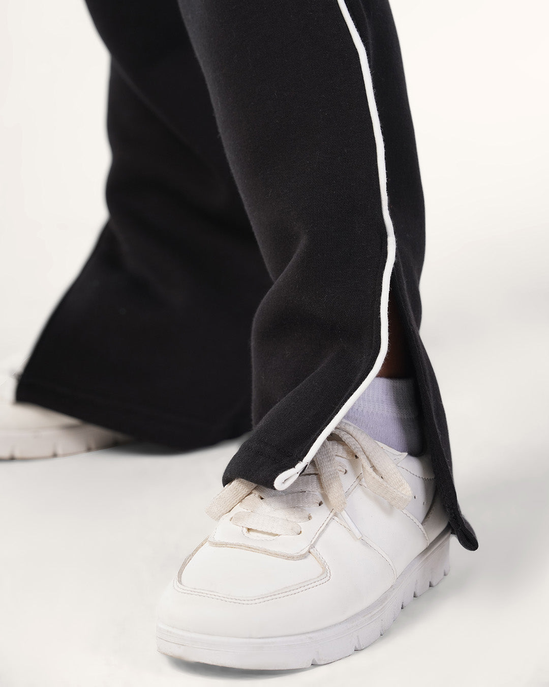 طقم رياضي سوستة و كولة عالية