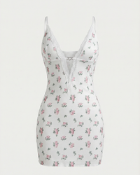 Y Une Rose de Chemise de Sommeil Imprimée