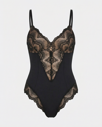 BS قميص نوم دانتيل بفتحة قلب