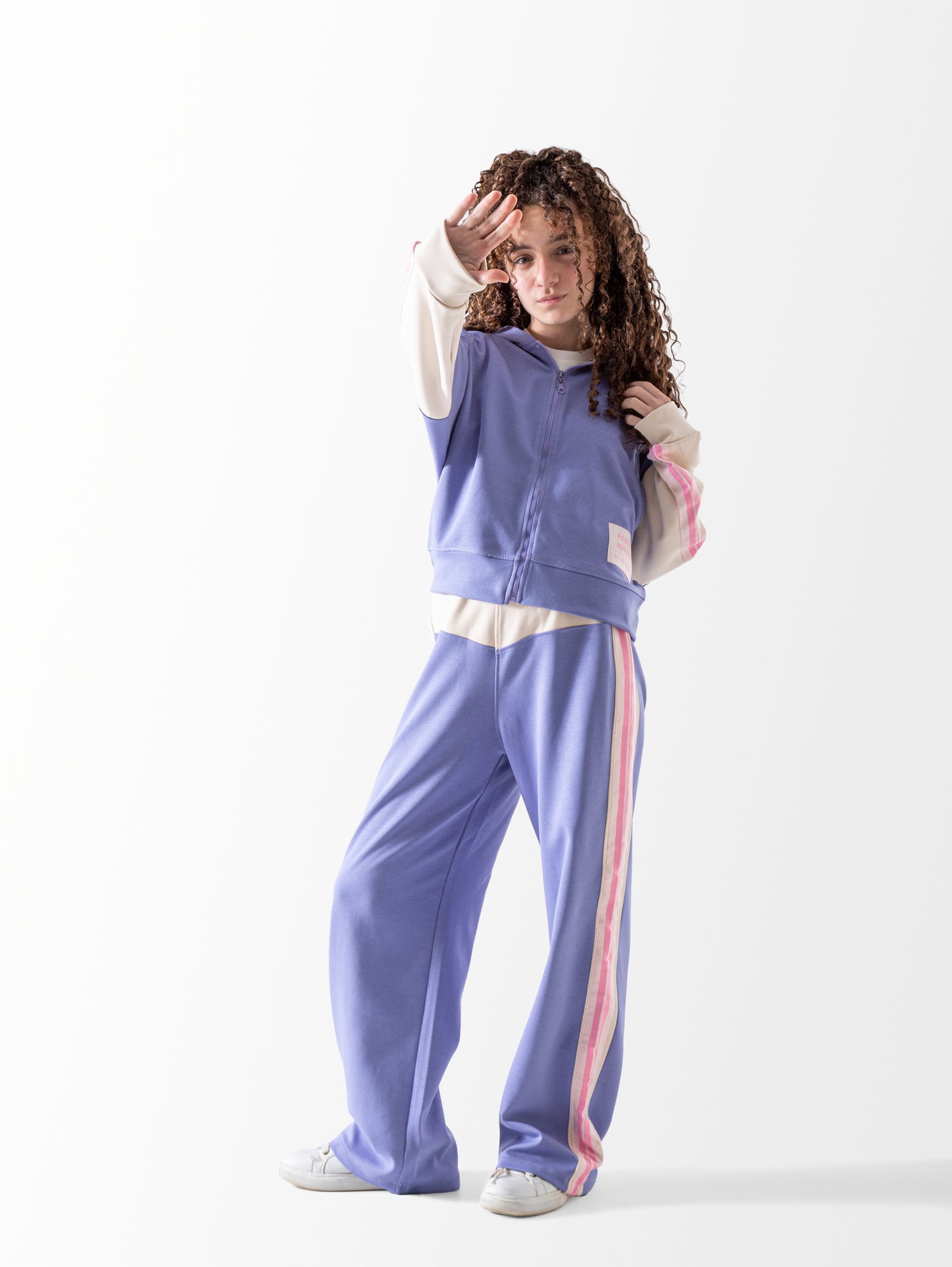 طقم جونيور بناتى خريفى قوه الحركه