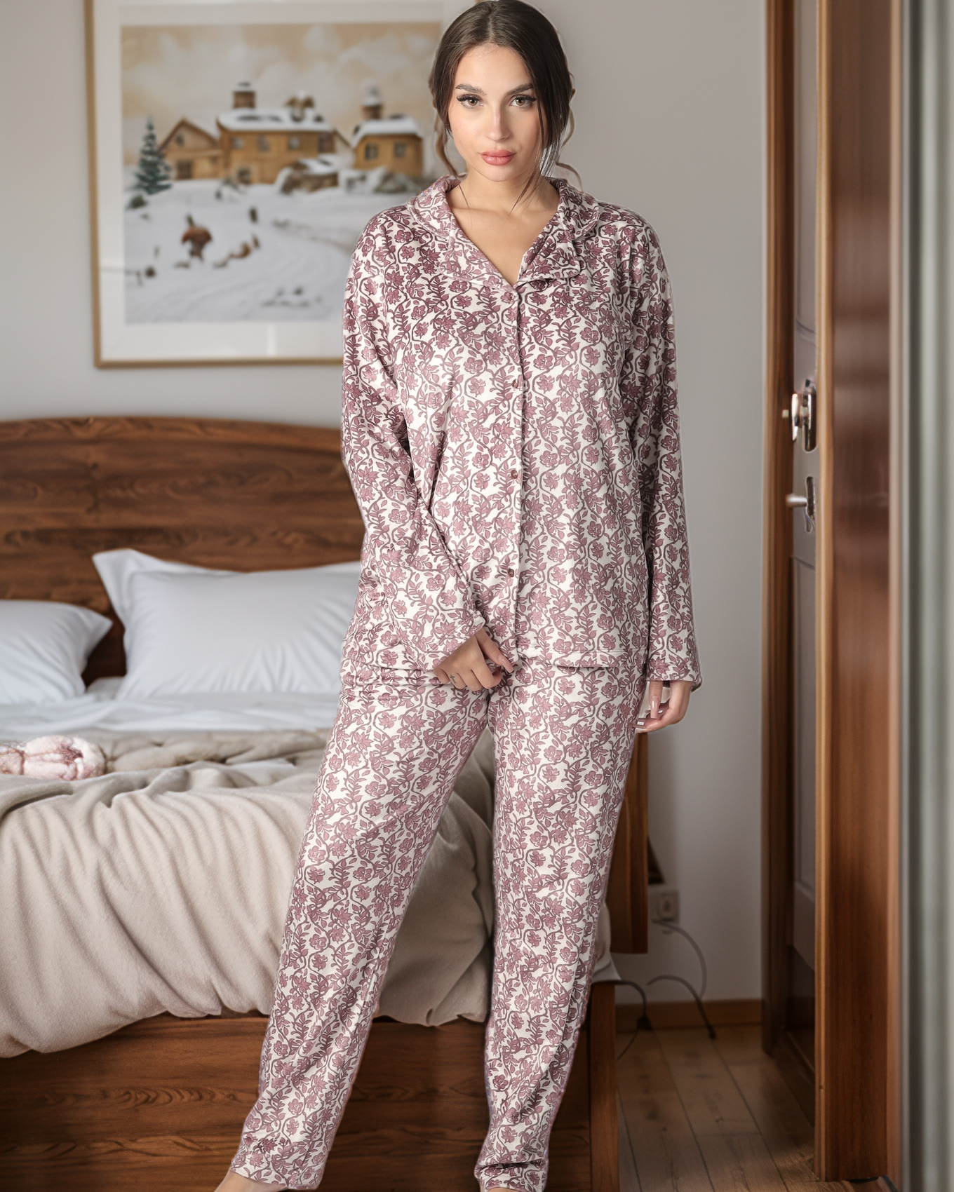 Women's pajamas with patterned buttons