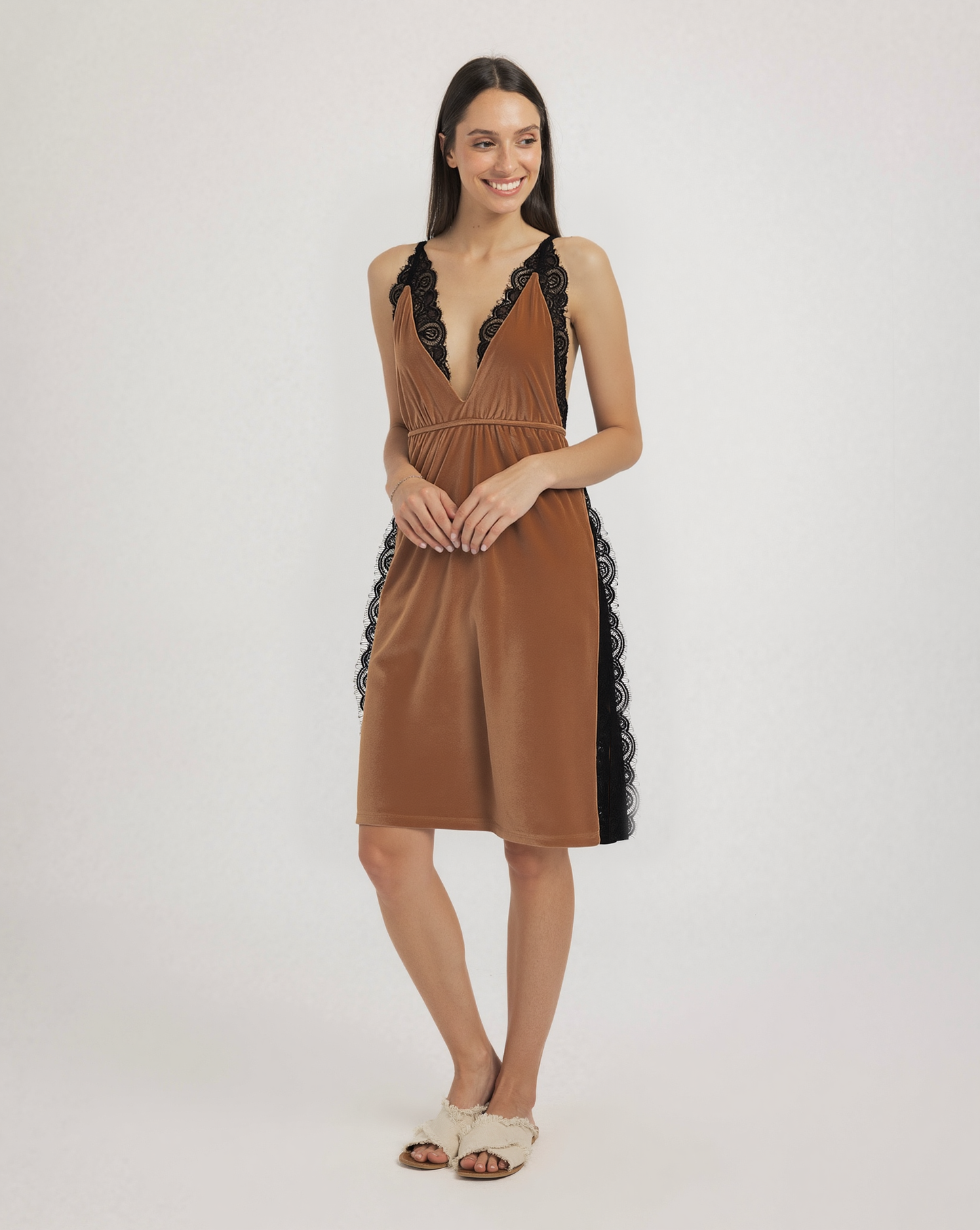 بيبي دول حريمي قطيفه بدانتيل