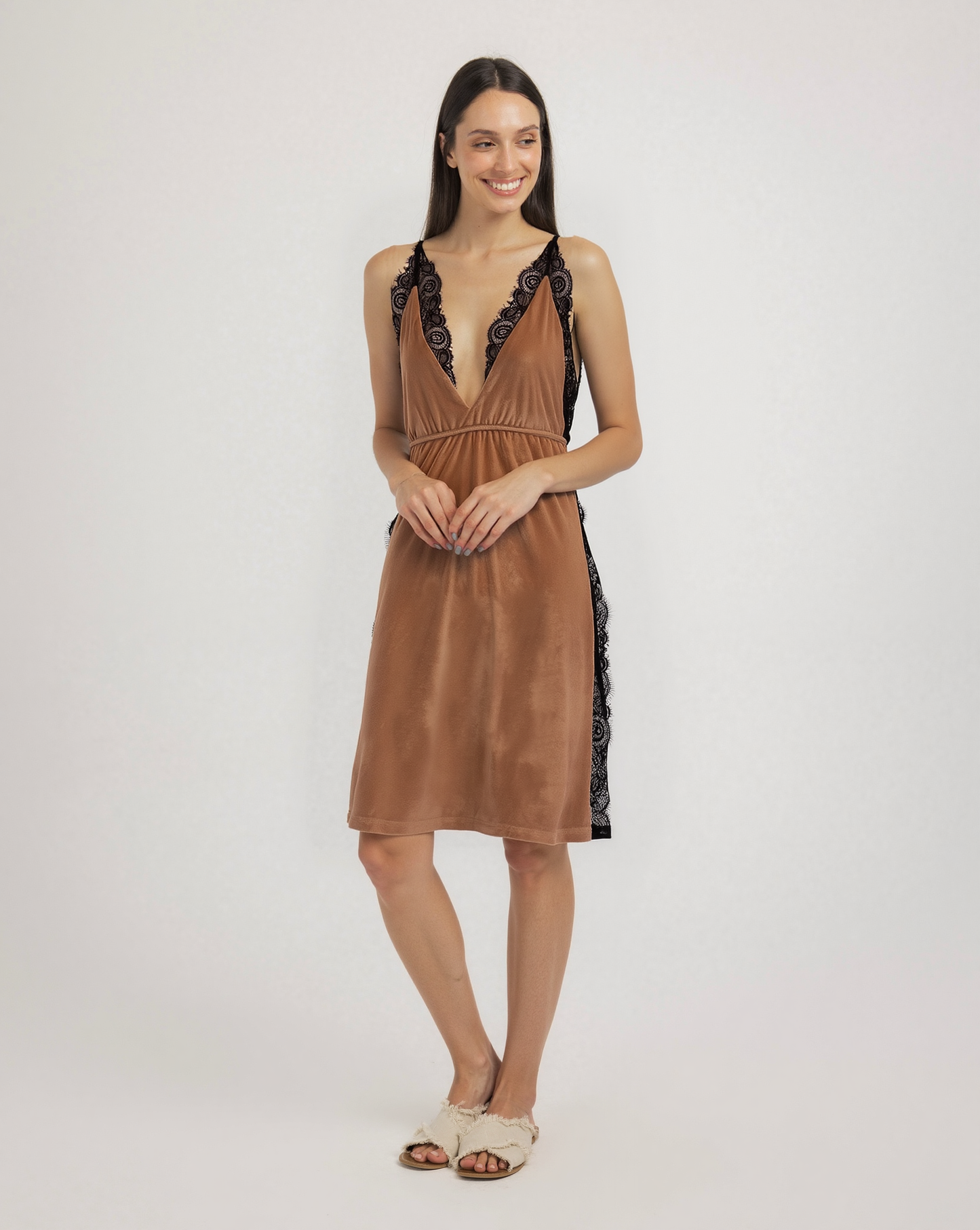 بيبي دول حريمي قطيفه بدانتيل