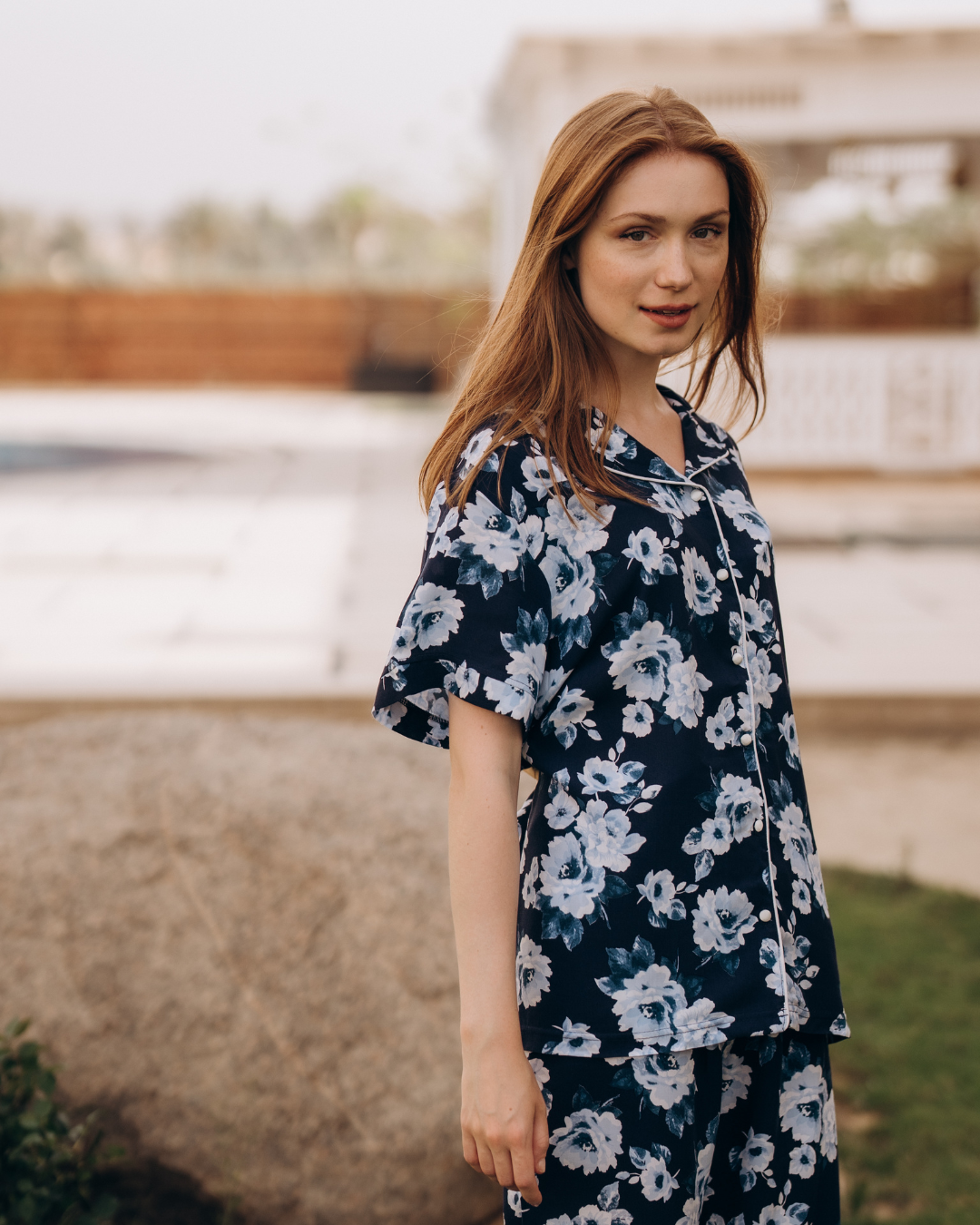 Women's pajamas printed with a classic collar and trouser buttons