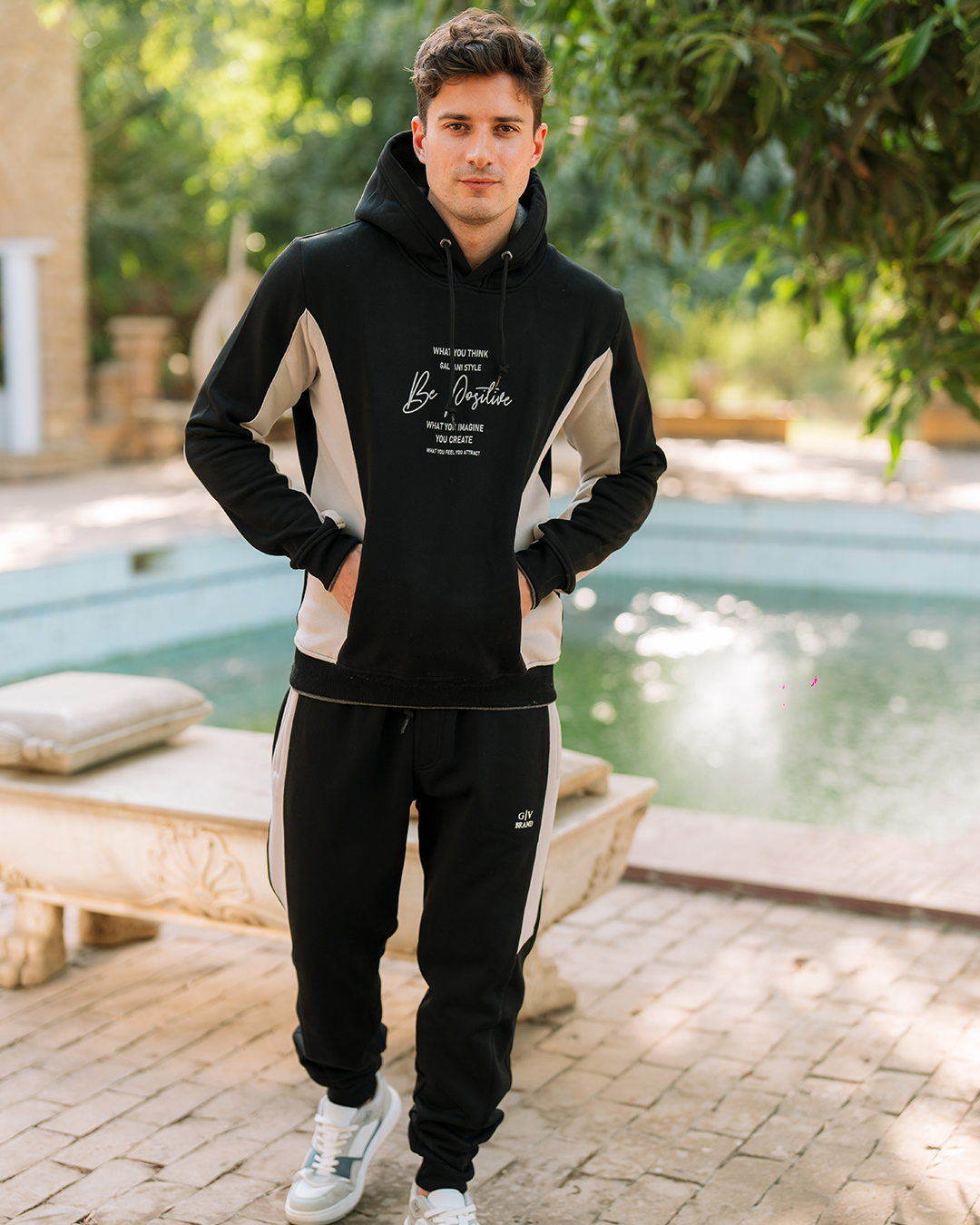 Be positive Men's pajamas with hood and pockets, printed on the chest