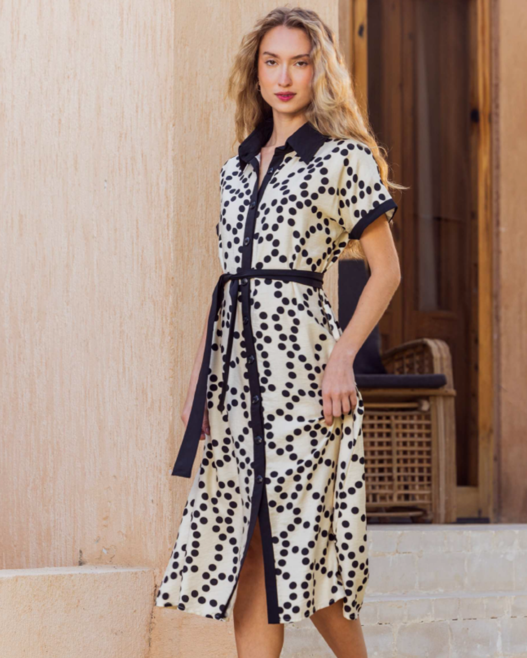 نايت شيرت منقط مفتوح بزراير و حزام