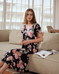 نص كم مشجر ورد V قميص حريمي