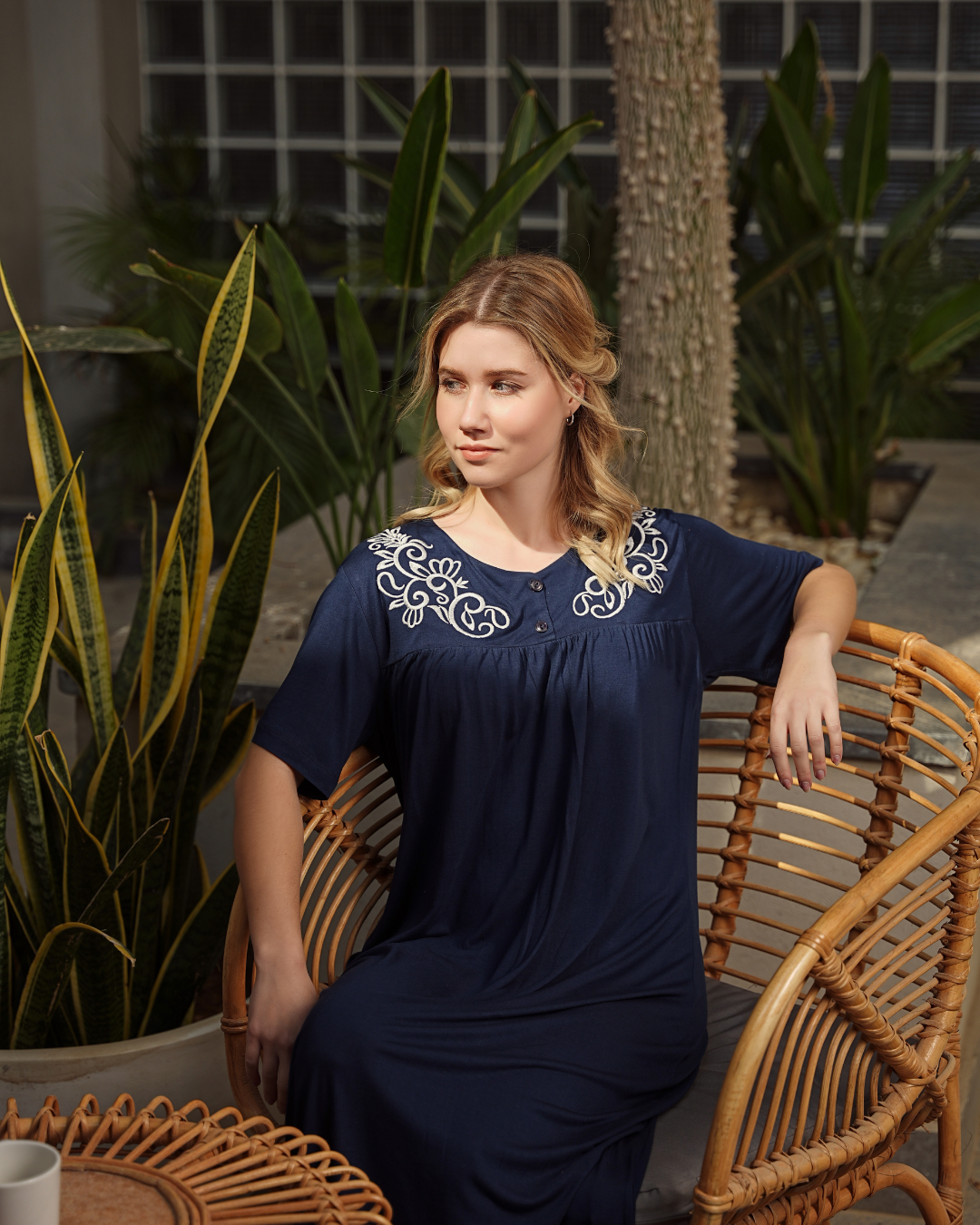 قميص حريمي نص كم سفره كشكشة تطريز الورد فسكوز