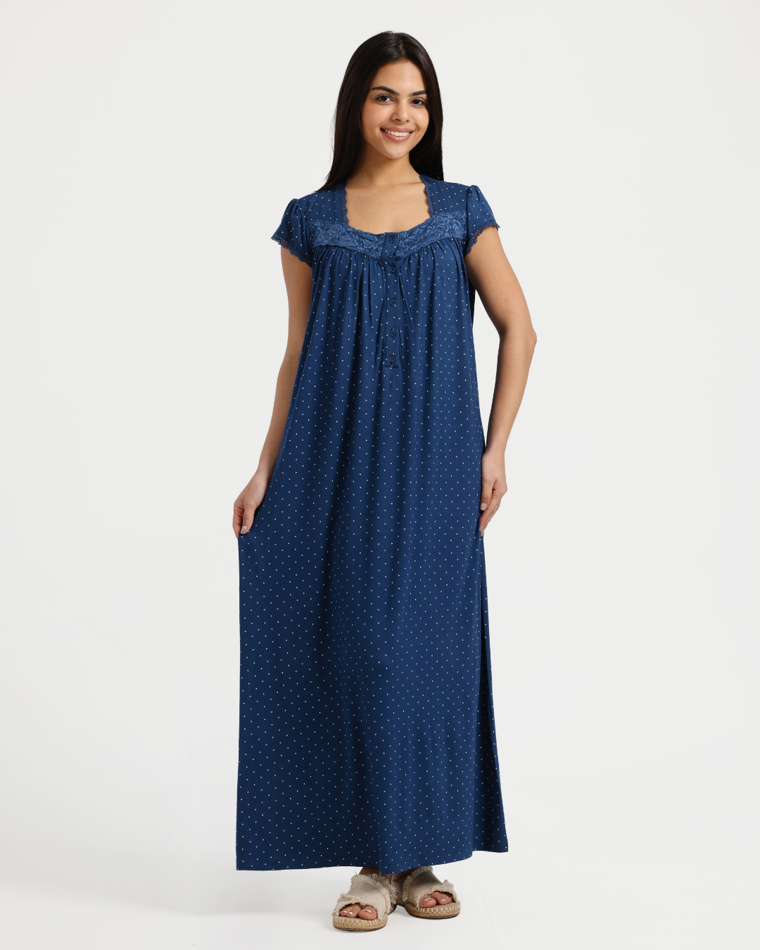 جلابية نص كم بدانتِل منقّطة