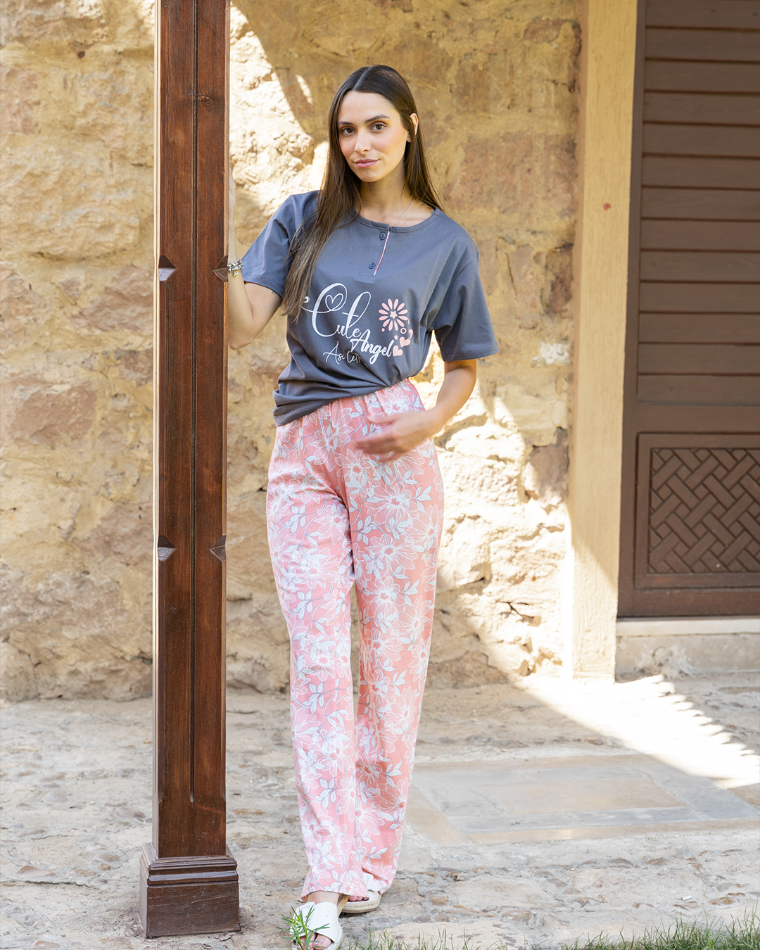 Women's pajamas, half sleeves, polo pants, and a flower