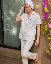 Yeah ‫بيجامة حريمي بنطلون‬ منقطة