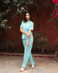 Open women's pajamas with half km and trousers