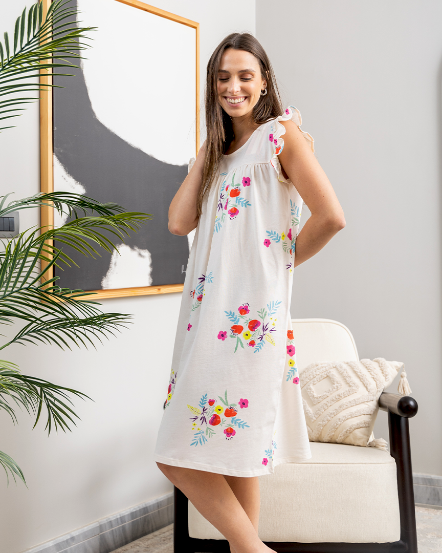 Japanese women's night-shirt, roses