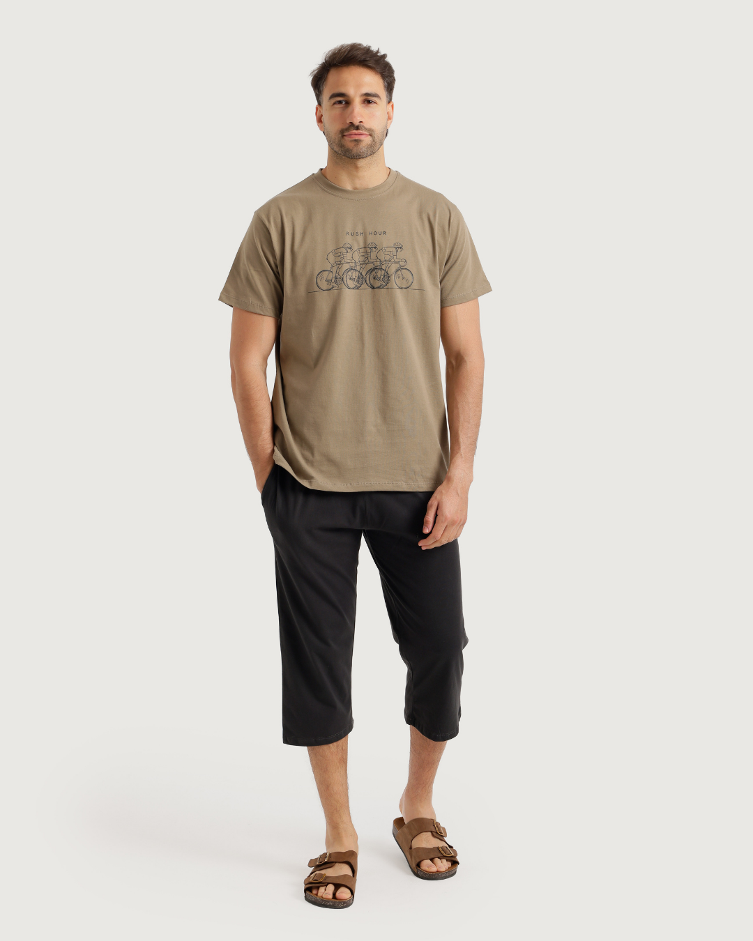 Men's half-sleeved pajamas with capri pants