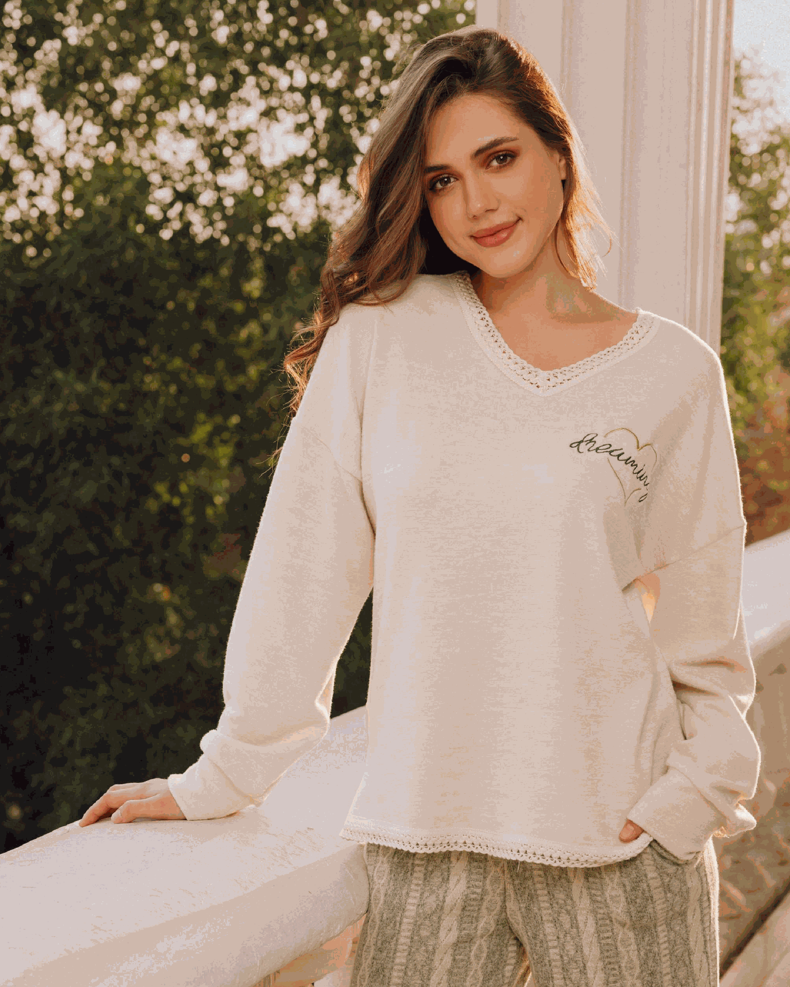 بيجامه حريمي تيشرت كم سبعه بكينار وبنطلون مقلم برباط طباعه علي الصدر قلب