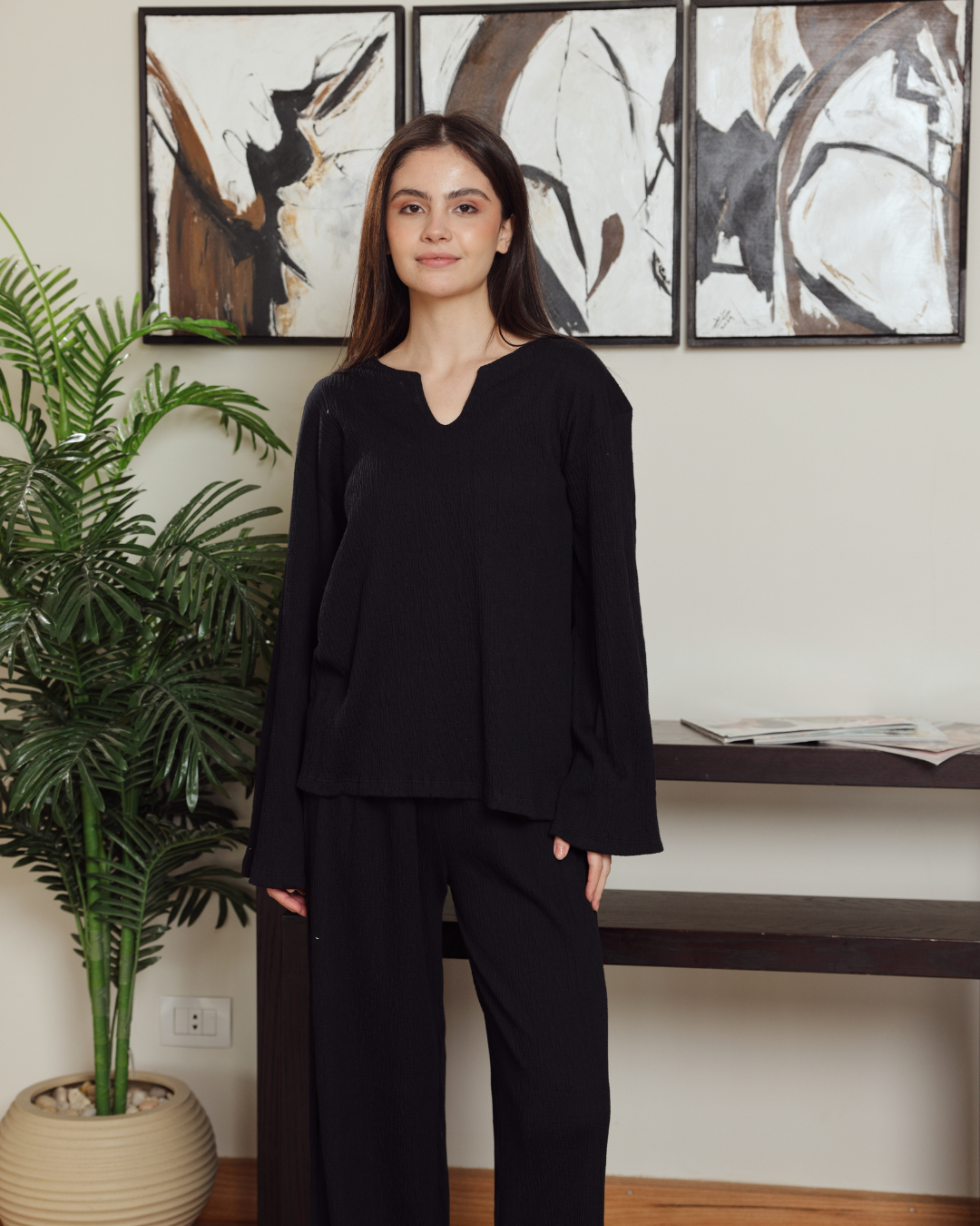 Women's pajamas, plain sleeves, open neck