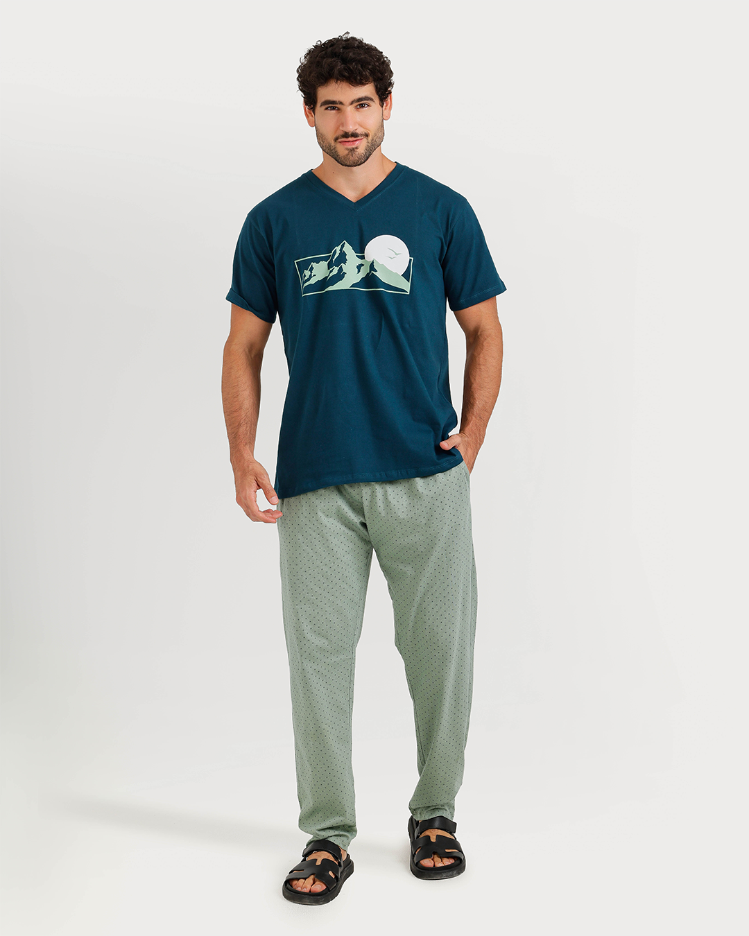 Men's half-sleeved pajamas with pants