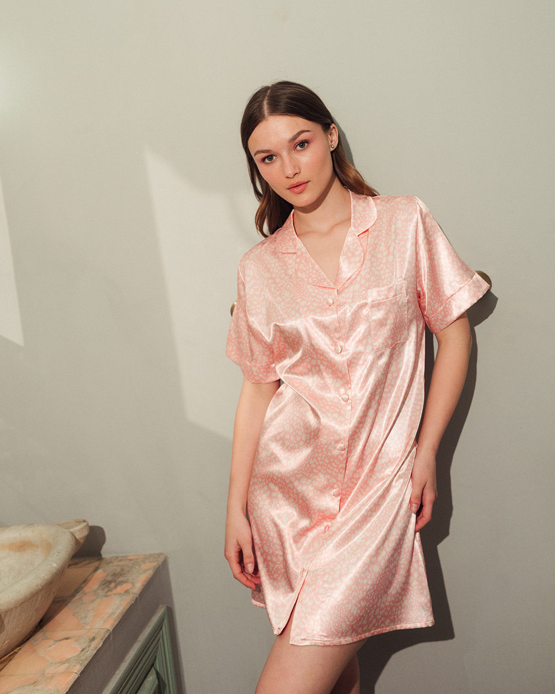 قميص حريمي ساتان بزراير أشكال