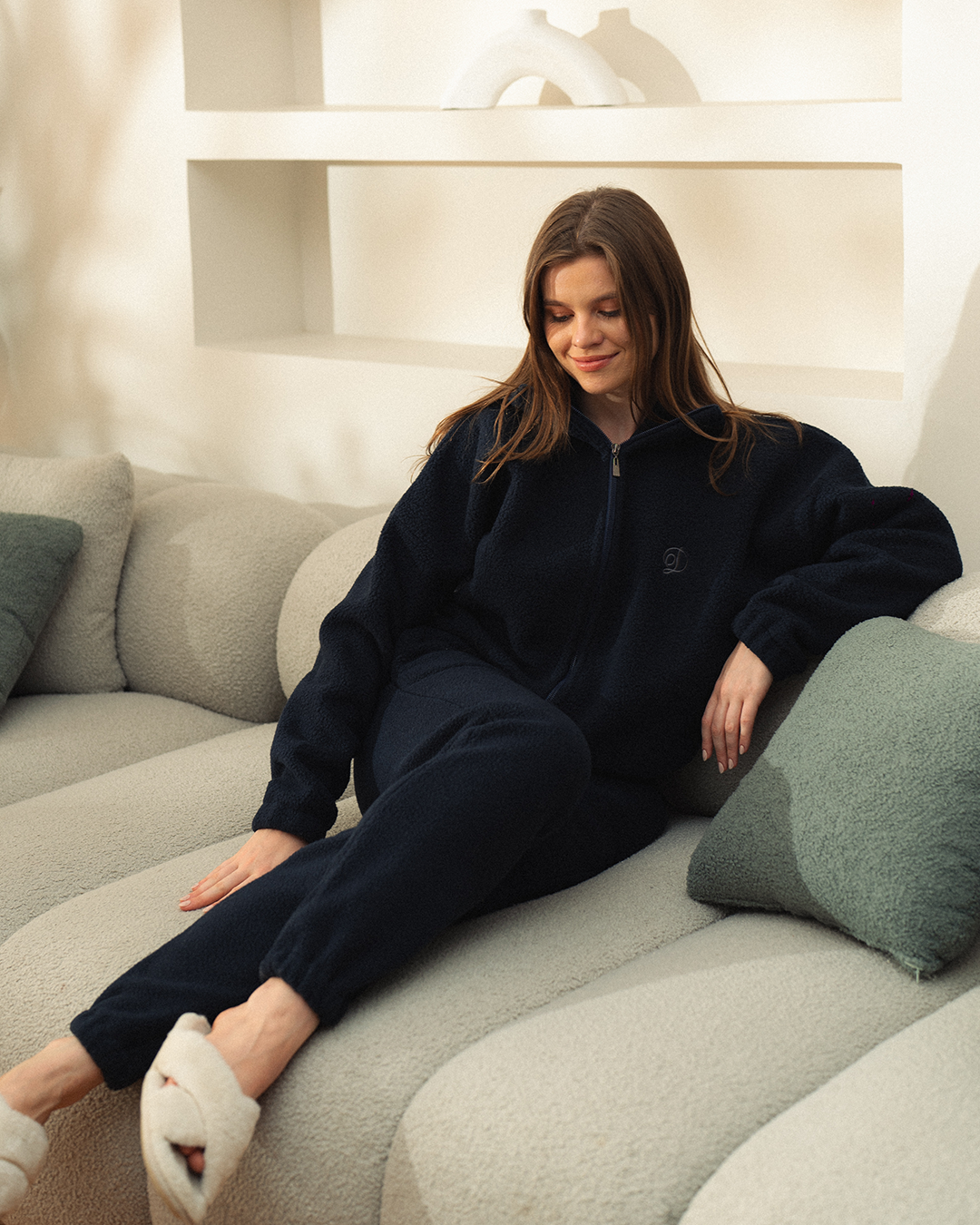 Women's short zipper tracksuit with imported fur