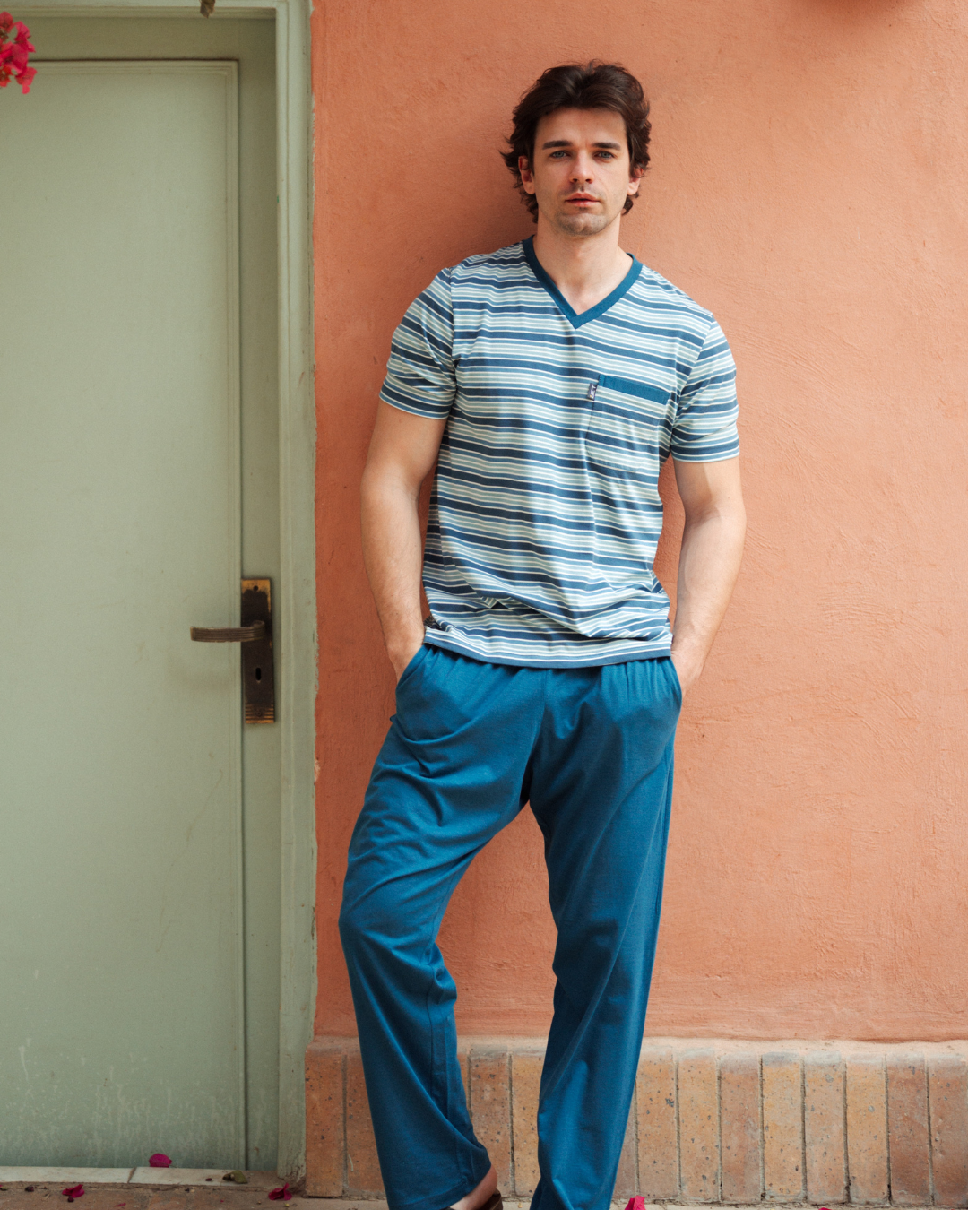 بيجاما رجالى سترايبر بزراير نصف كم و بنطلون ساده